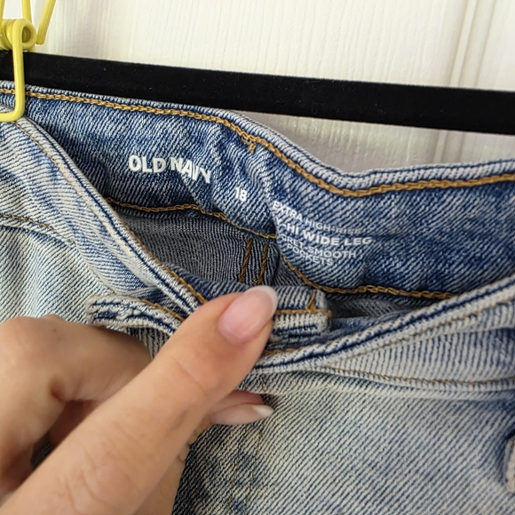 Old Navy Extra High Rise Wide Leg Jeans - Picture 2 of 2